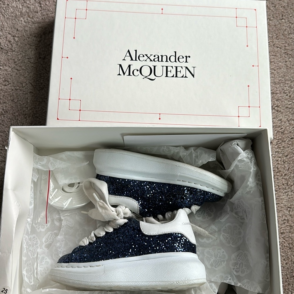 Kids sneakers